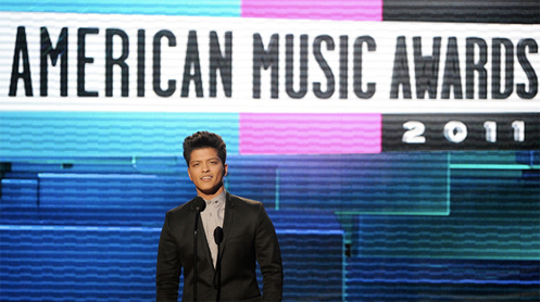 Bruno Mars Wins Favorite Pop/ Rock Male Award at 2011 American Music Awards